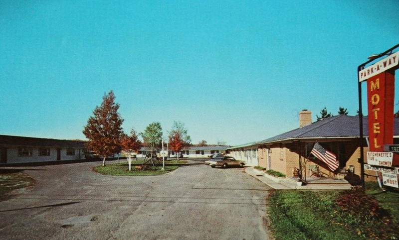 Park-A-Way Motel - Old Postcard